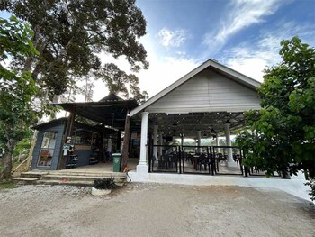 resort drumah bonda river view