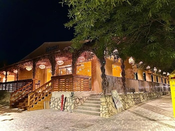 Adama Hotel,,3 star