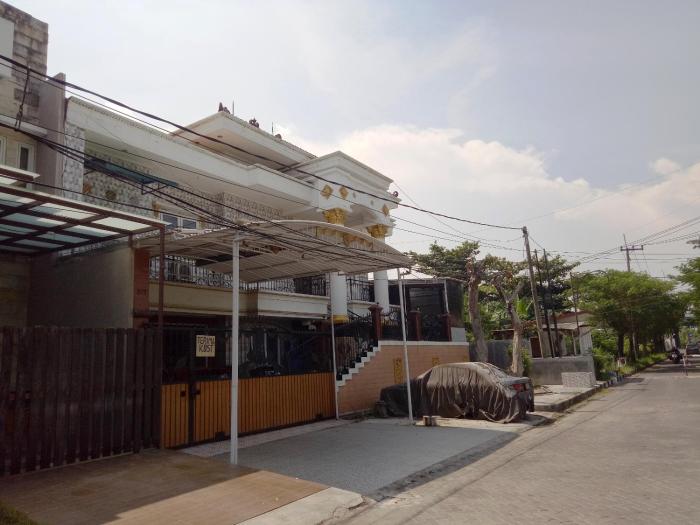 Spot On 93880 Guest House Bu Iin Syariah,,2 star