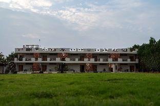 Poojaris Niranthara Kabini,,2 star