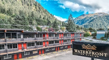 Waterfront On Glacier,,4 star