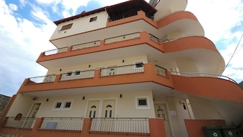 Friends House - Borsh Hotel,,2 star