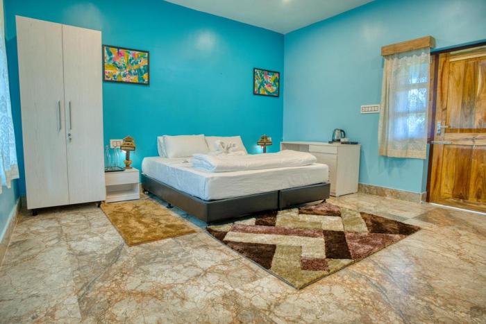 Michael's Island Resort,,2 star