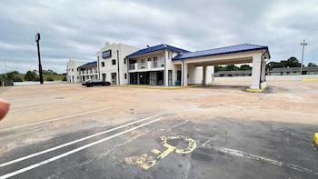 Dreamland Inn And Suites,,3 star