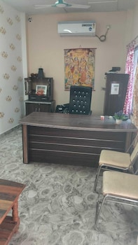 Shiv Kashi Lawn And Guest House,,2 star