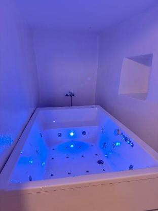 white sand jacuzzi suite