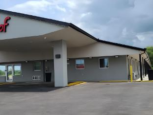 Red Roof Inn Byron,,2 star