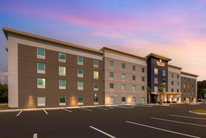 hometowne studios by red roof tampa airport
