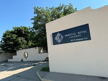Oriental Hotel,,2 star