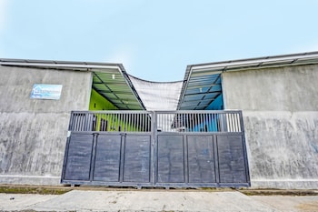 Spot On 92673 Gang Songo Syariah Homestaynearwisata Osing,,2 star