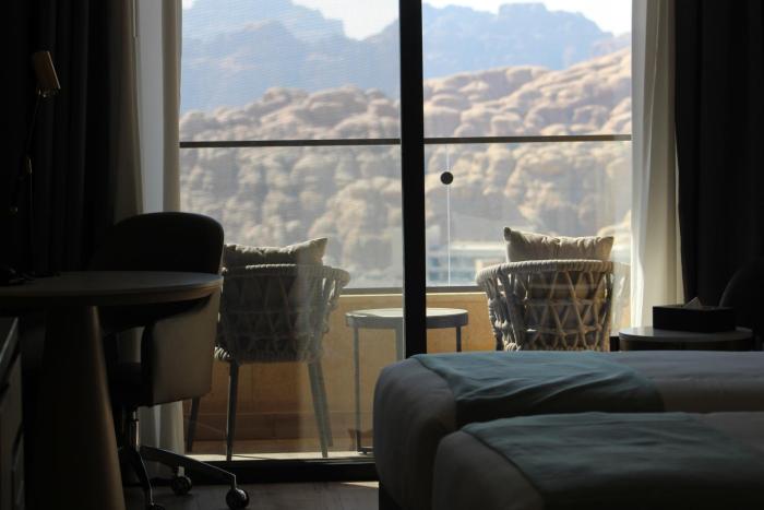 h luxury hotel