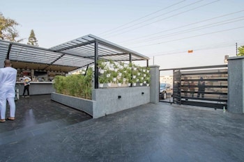 The Corniche Hotel,,3 star