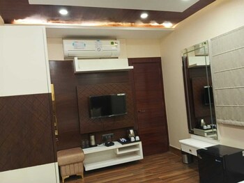 Hotel Divyanshi Inn,,2 star