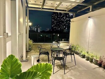 Zen Master Hotel,,2 star