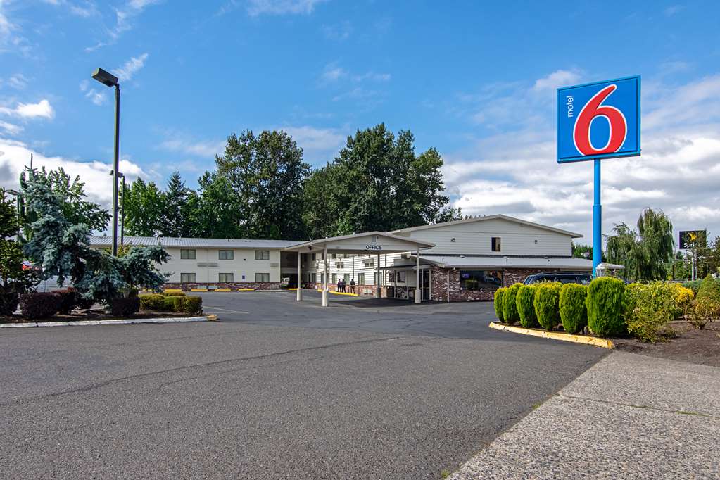 Motel 6 Gresham, Or - Portland,Near Gresham Golf Course,2 star