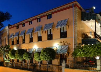 Quinta Las Acacias,De La Presa>>Guanajuato,3.5 star