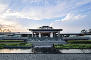 intercontinental xiangyang by ihg