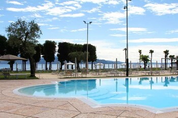 hotel atelier gardone riviera and beach