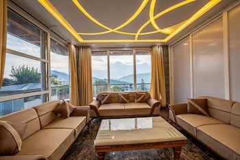 Sah Hills Retreat,,3 star