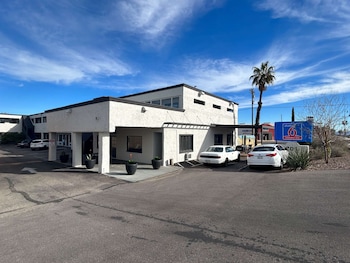 super 8
