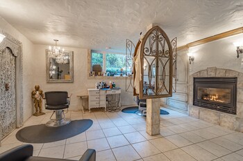 The Cottage And Castle,,4 star
