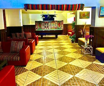 Lafamilia Albadwan,,5 star