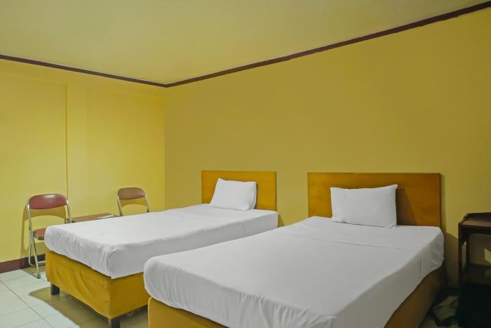 Spot On 92458 Azeela Kost Syariah,,2 star