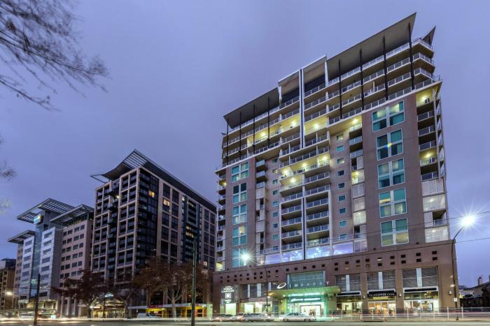 oaks adelaide embassy suites
