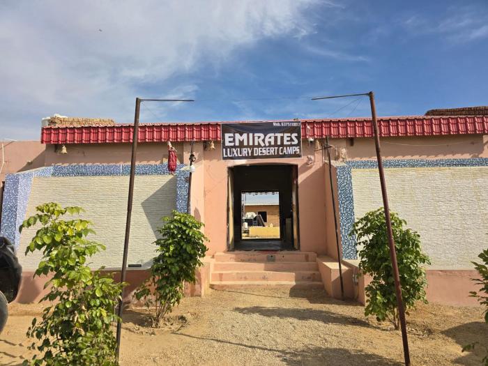 emirates luxury desert camp