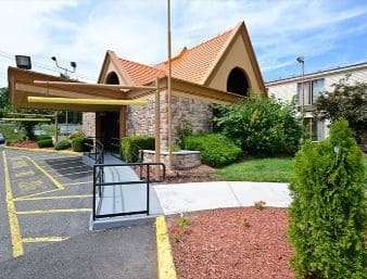 Howard Johnson By Wyndham Clifton Nj