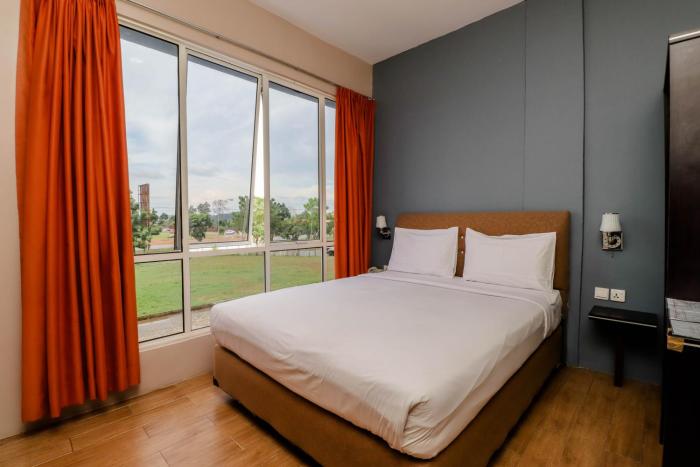 Blitz Hotel Batam Near Sultan Mahmud Ri'ayat Shah Mosque,,3 star