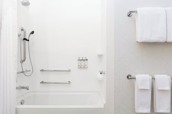 Holiday Inn Express & Suites Diamond By Ihg,,3 star