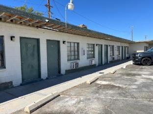 Carl's Motel,,2 star