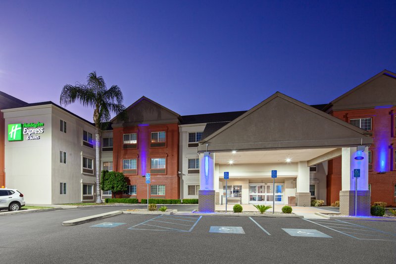 Holiday Inn Express & Suites Tulare, An Ihg Hotel