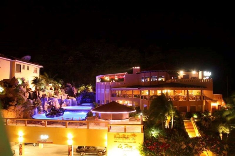 Clarion Suites Roatan At Pineapple Villas,First Bight>>Crawfish Rock,3.5 star