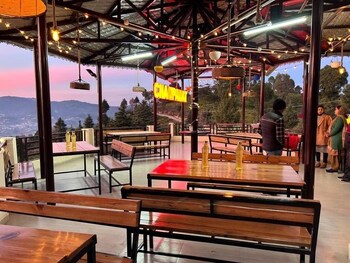 the golden leaves cafe and cottages