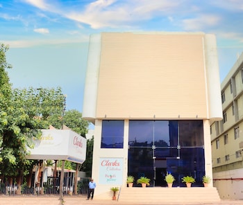 Clarks Collection Bhavnagar,,3 star