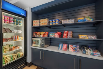 spark by hilton bakersfield central