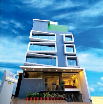 Prime Palace,,2 star