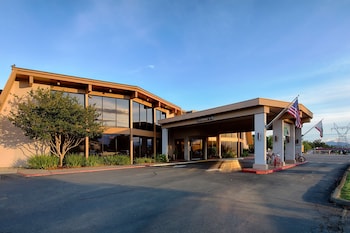 red lion hotel redding