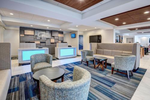 holiday inn express woodbridge by ihg