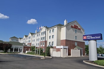 hilton garden inn westbury