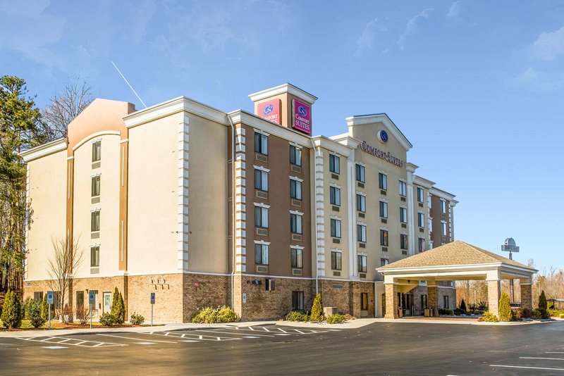 fairfield inn and suites greensboro coliseum area