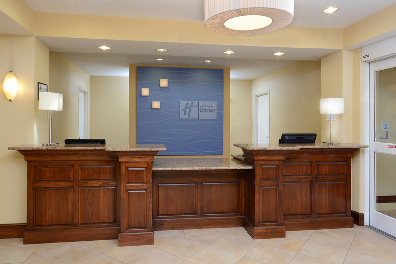 holiday inn express and suites greensboro airport area