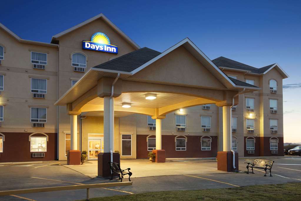 Days Inn By Wyndham Dawson Creek,Fort Nelson>>Dawson Creek,2.5 star
