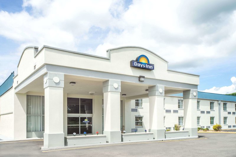 days inn by wyndham roanoke hollins near i 81