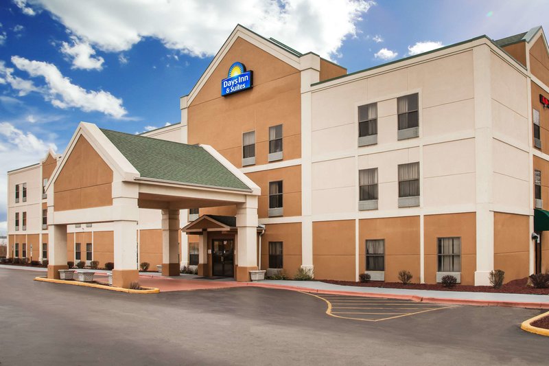 Days Inn & Suites By Wyndham Harvey / Chicago Southland