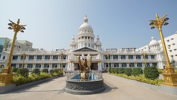 Gadiraju Palace Convention Centre & Hotel,,3 star