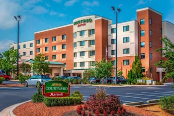 courtyard by marriott greensboro airport