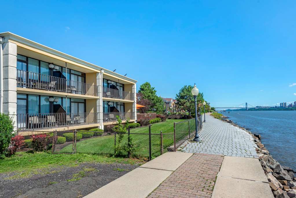 Comfort Inn Edgewater On Hudson River,Edgewater>>Bergen,2.5 star